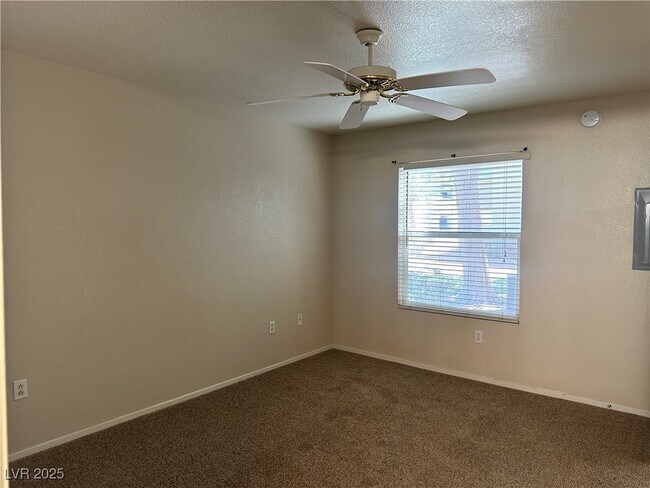 Building Photo - 555 E Silverado Ranch Blvd