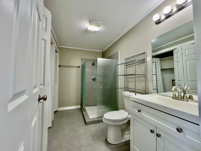 Building Photo - Rental