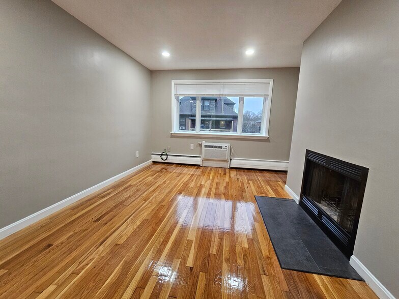 Building Photo - 50 Evergreen St