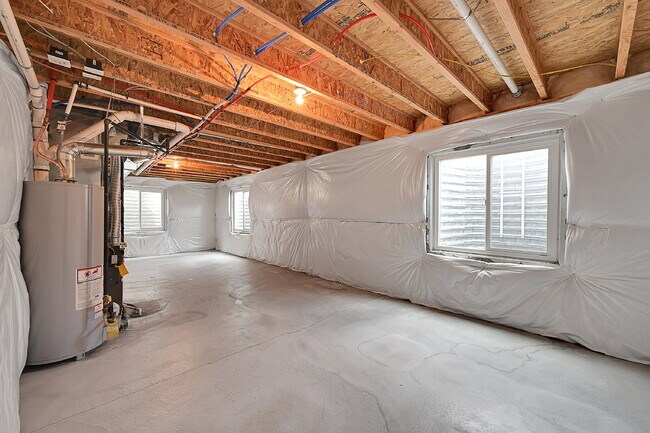 Building Photo - $2,145.00, 4-bed, 2.5-bath located in Colo...