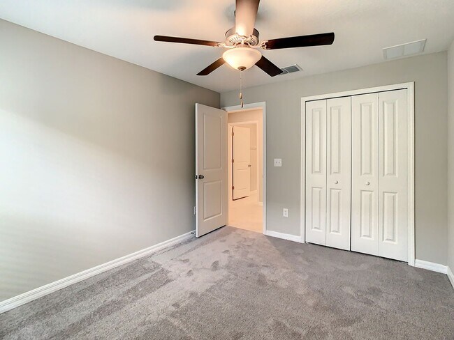 Building Photo - Beautiful 4 bedroom 2.5 bathroom Single Family House! Like new!