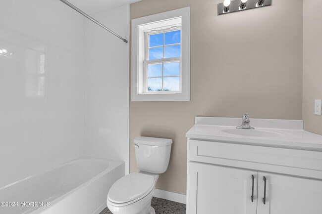 Building Photo - 333 1st St