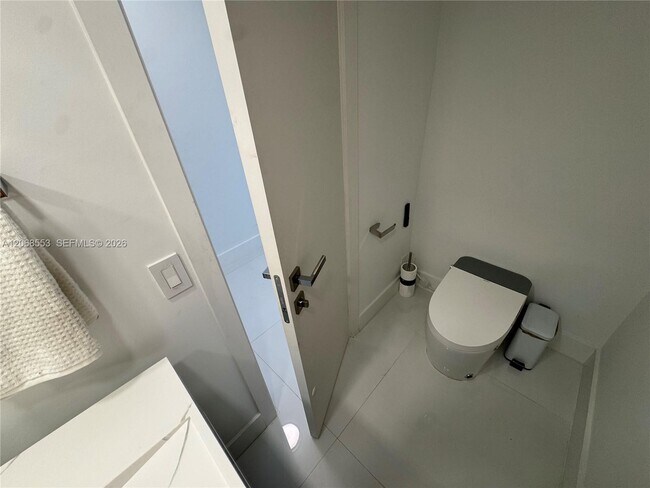 Building Photo - 336 Poinciana Island Dr