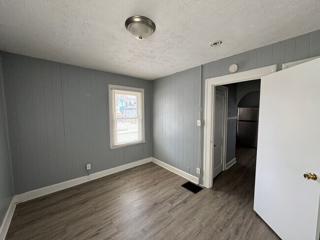 Building Photo - 2025-2027 Southeastern Ave