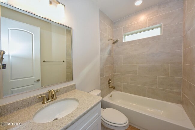 Building Photo - 705 Paseo De La Reina St