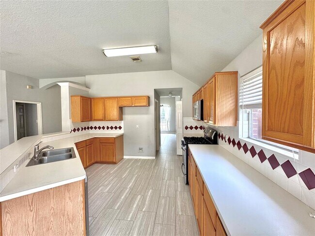 Building Photo - 19218 Misty Cove Dr