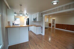 Building Photo - 8492 Trenton Rd