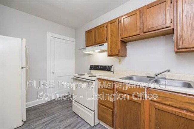 Building Photo - 3 Dogwood Ln