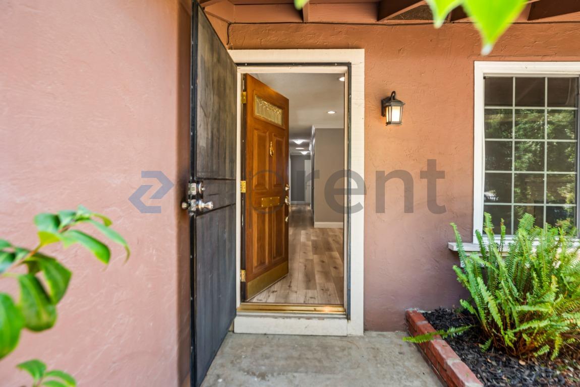 Building Photo - Unit