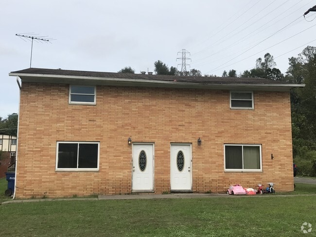 Building Photo - 121 Meadow Ln