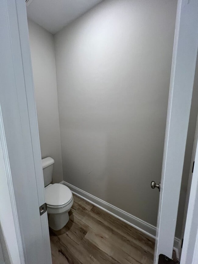 Building Photo - 3 Bed 2 Bath Home with Porches and Huge Ba...