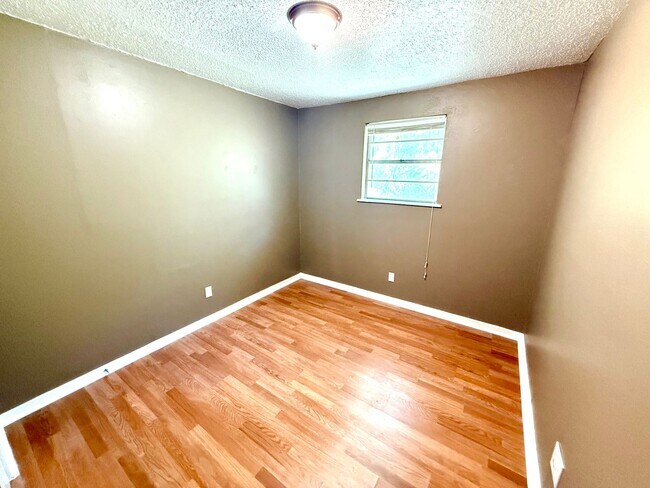 Building Photo - AVAILABLE NOW! 2 Bedroom / 1 Bath Duplex Near Brooks City Base!