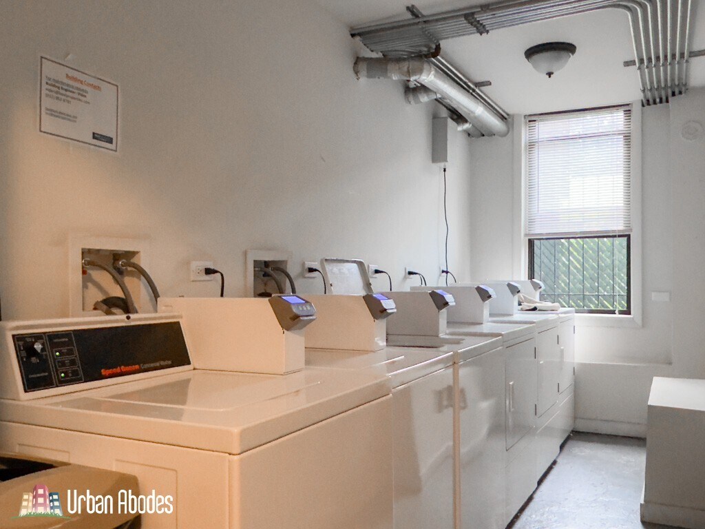 Building Photo - 4735 N Hermitage Ave