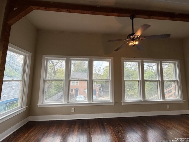 Building Photo - 210 Eleanor Ave