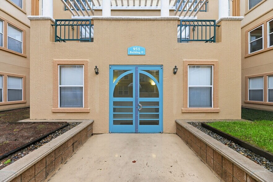 Building Photo - 951 S 12th St