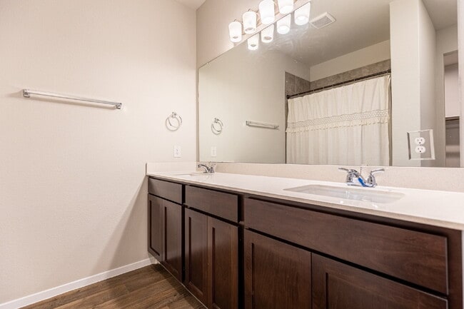 Building Photo - 373 Jade St