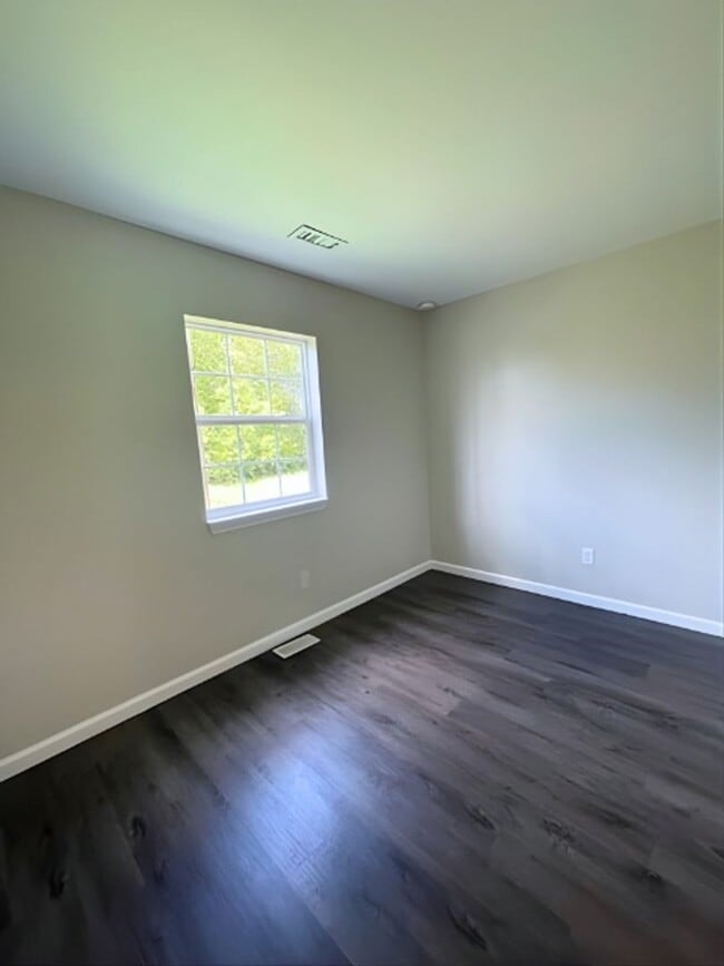 Building Photo - Modern & Spacious 3BR Home with Trendy Design Features and Large Yard!