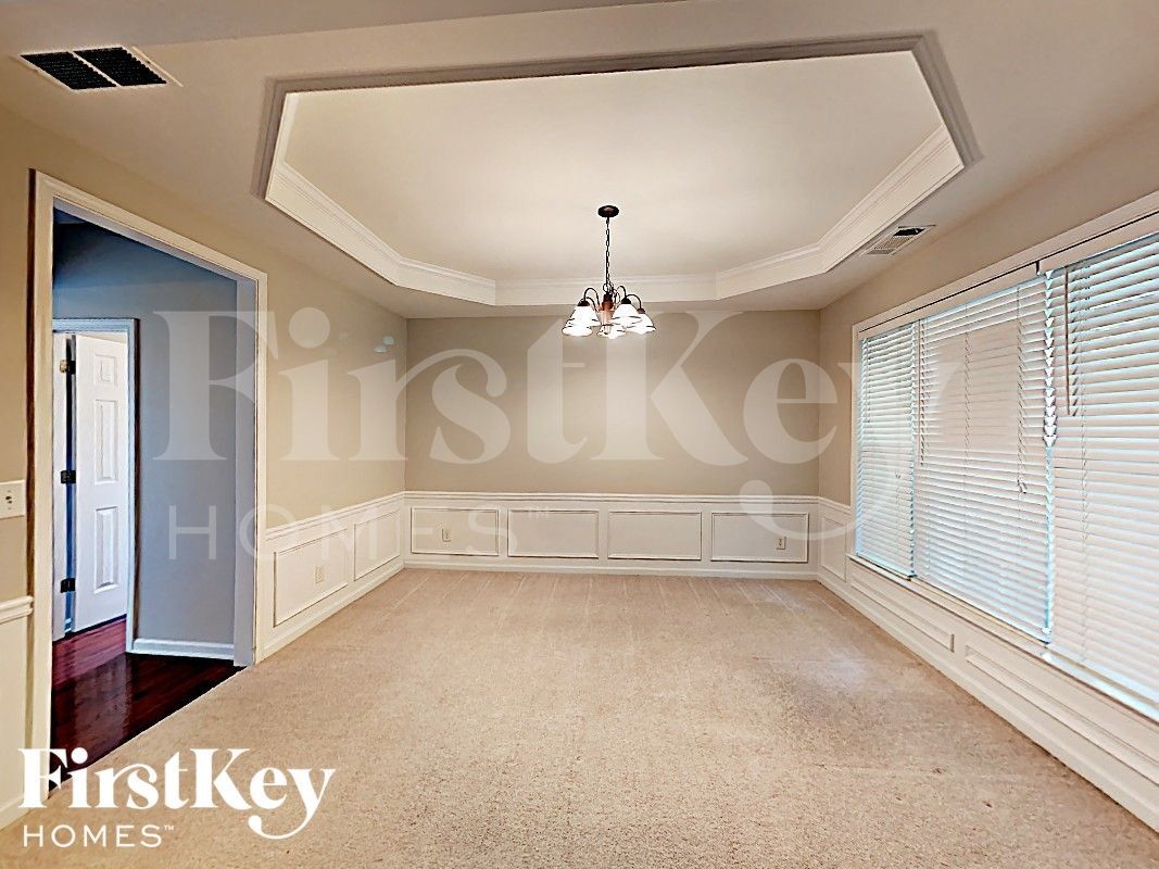 Building Photo - 2460 Vistoria Dr