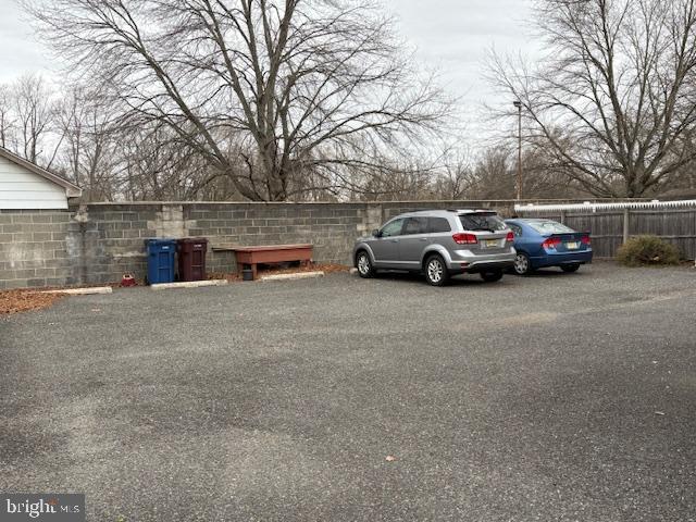 Building Photo - 13 E Millbrooke Ave