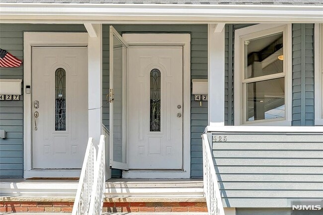 Building Photo - 425 Hancock Pl