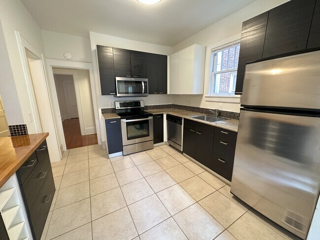 Building Photo - 605 Lamar Ave