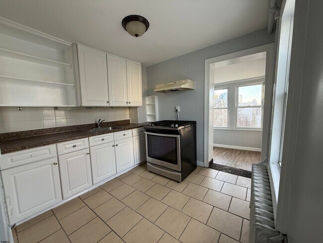 Building Photo - 821 Baltic Ave