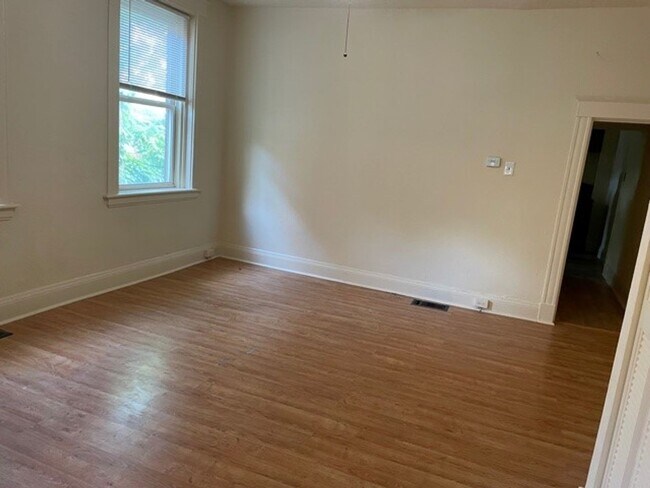 Building Photo - 235 Emming St