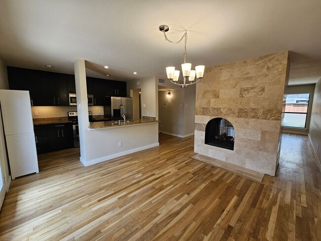 Building Photo - 2-bedroom, 2-bath condo in Gated community...