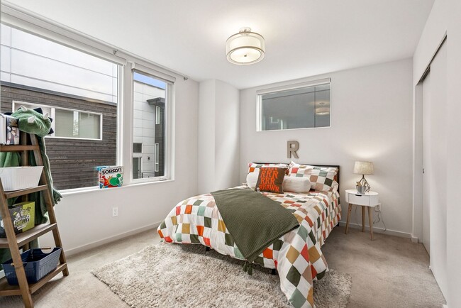 Building Photo - Judkin Parks Townhome