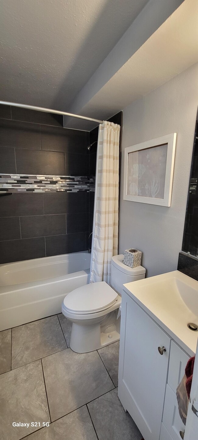 Building Photo - 84 Pukihae St