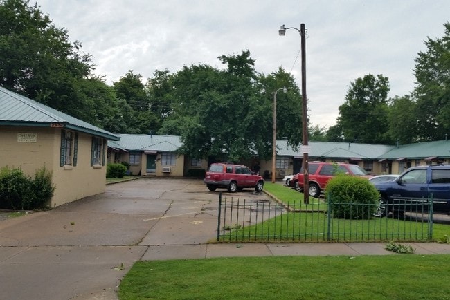 Primary Photo - Oaklawn Apartments