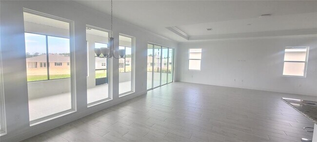Building Photo - 9754 SW 103rd Ave