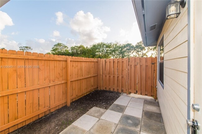 Building Photo - 1804 My Pl Ln