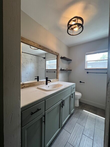 Building Photo - 711 SW 75th St