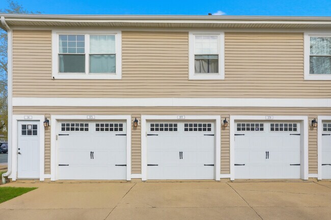 Building Photo - 377 Farmingdale Cir