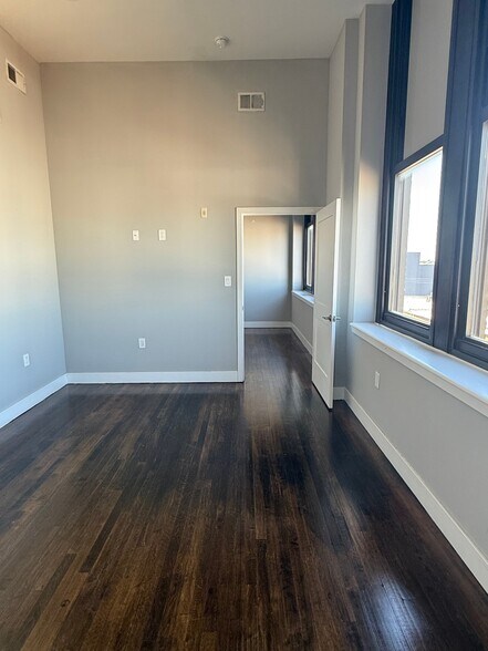 Building Photo - 1501 S 17th St