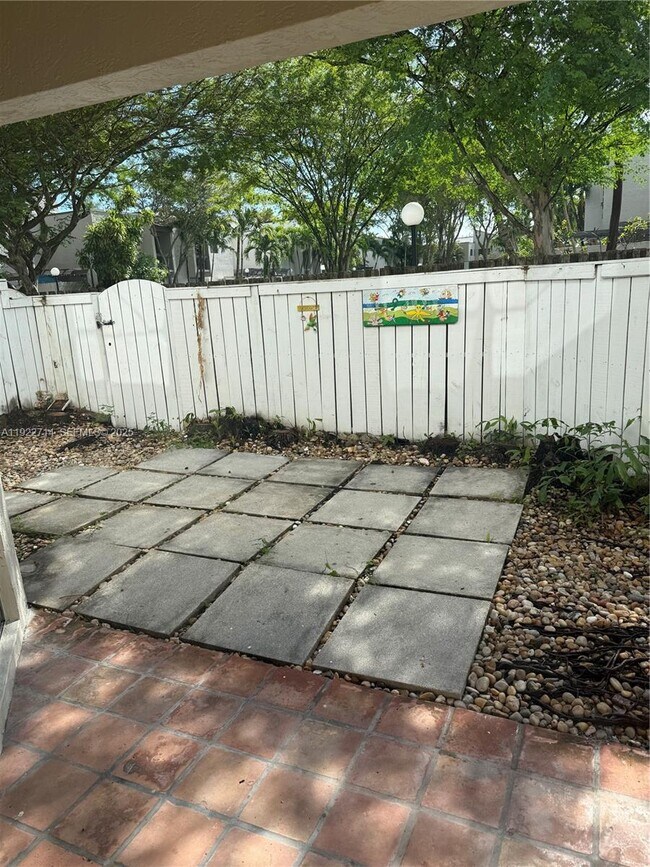 Building Photo - 6860 SW 45th Ln