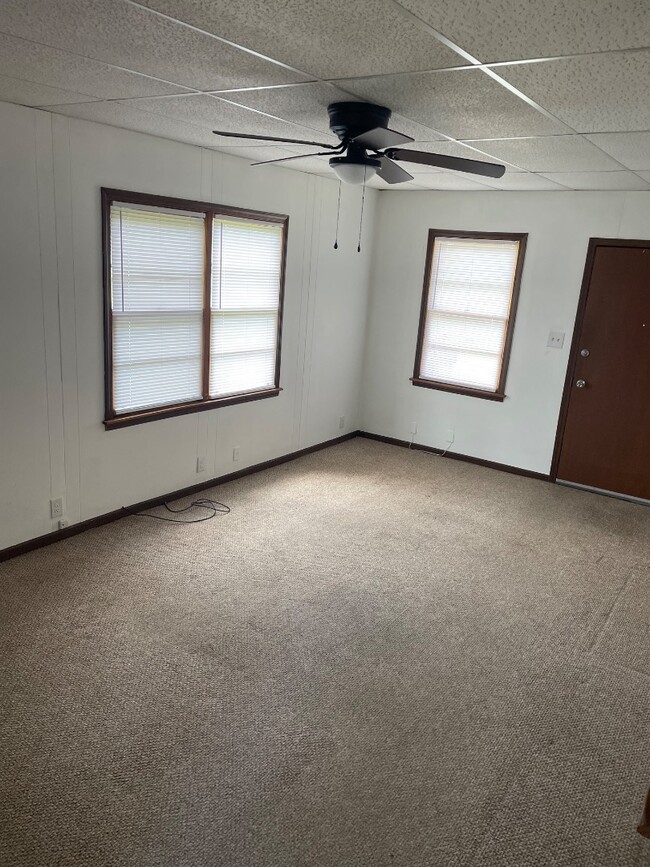 Building Photo - 1405 Woodland Dr