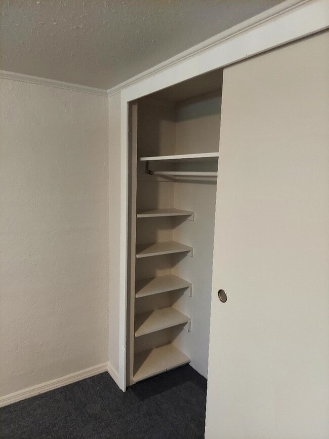 Building Photo - 702 Miller St