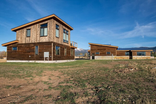 Building Photo - 3402 Alta Vista Dr