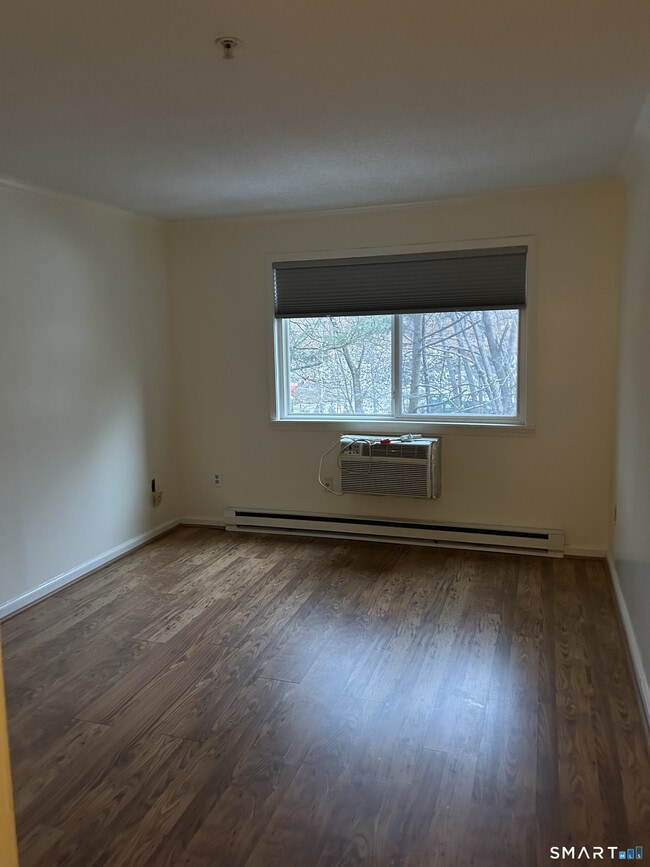 Building Photo - 14 Newtown Rd