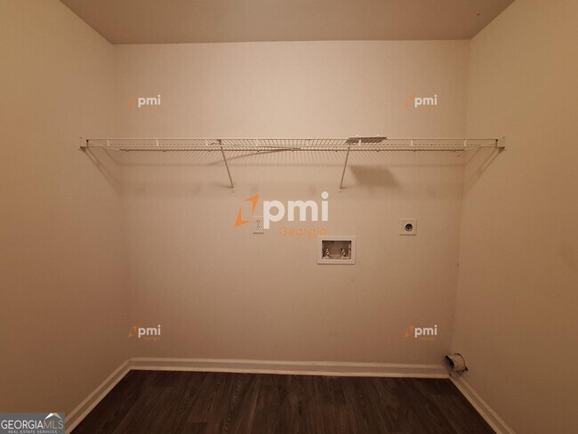 Building Photo - 6651 Breckenridge Dr