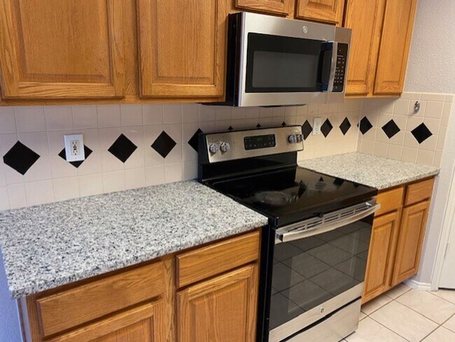 Building Photo - Open-Concept Living with Style, Space & Location