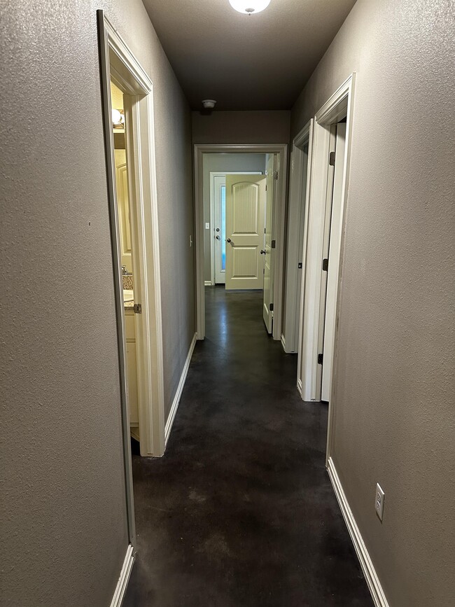 Building Photo - 4104 Maple Dr