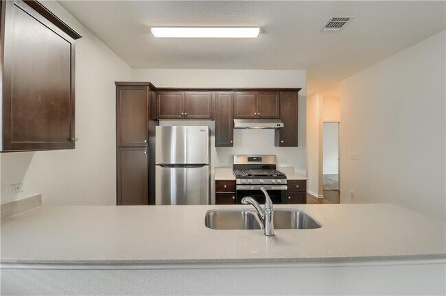 Building Photo - 7213 Tonka Ln