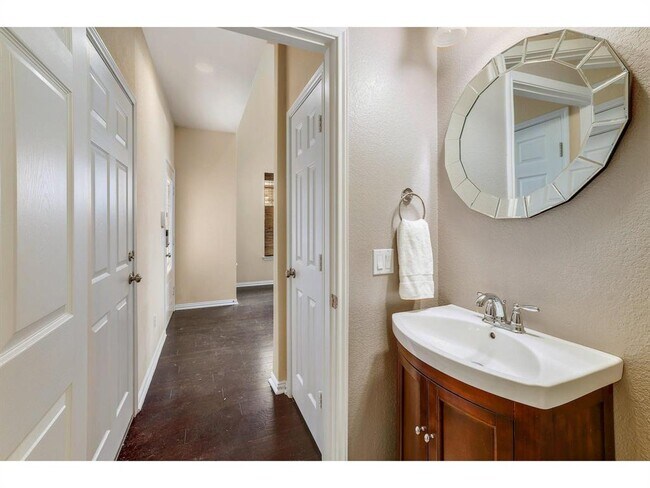 Building Photo - 16021 Travesia Way