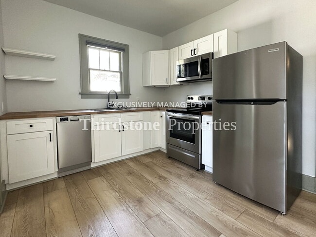 Building Photo - 2030 Redwing St