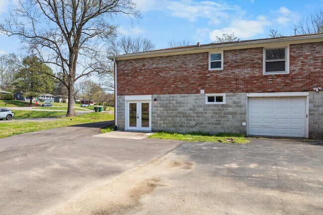 Building Photo - 4915 Darlington Dr