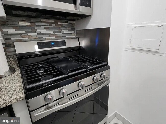 Building Photo - 301 N Beauregard St