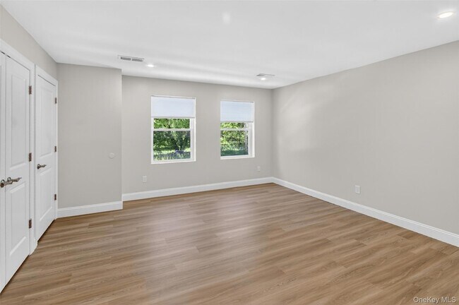 Building Photo - 60 Manor Pl
